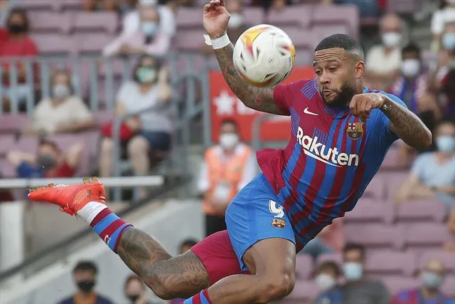 ডিপেকে নেওয়ার দৌড়ে ম্যান ইউ