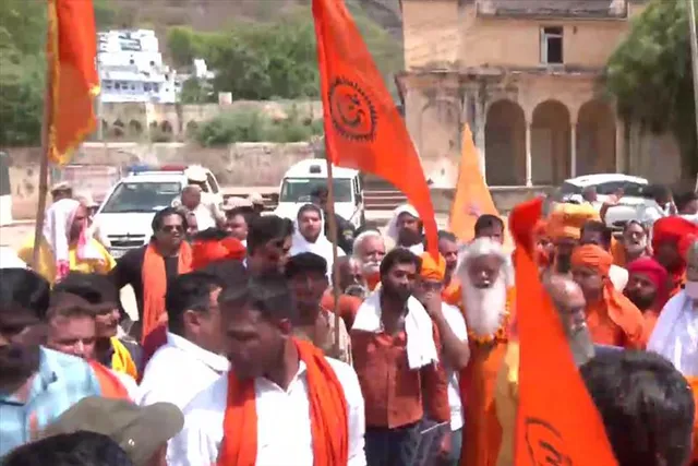 মন্দির ভাঙার প্রতিবাদে মুখ্যমন্ত্রীর পদত্যাগের দাবি