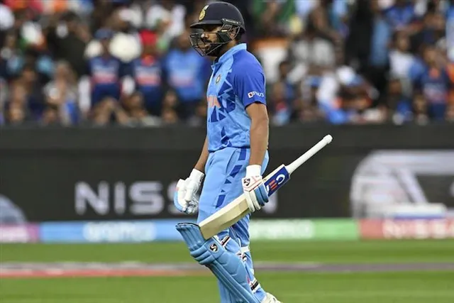 আউট অধিনায়ক রোহিত শর্মা