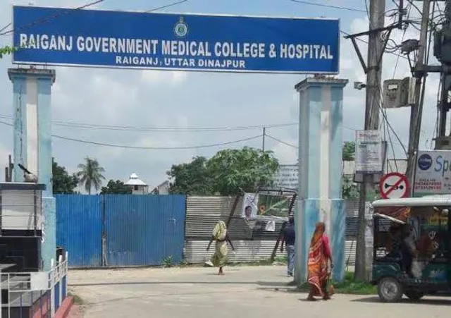 কয়েক মাস ধরে রায়গঞ্জ হাসপাতালে বিকল এক্স-রে মেশিন, বিপাকে রোগীরা