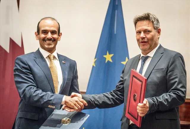 রাশিয়ার গ্যাস থেকে নিজেকে দূরে রাখতে কাতারের সঙ্গে জ্বালানি অংশীদারিত্বে স্বাক্ষর করেছে জার্মানি