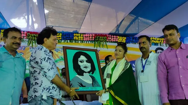 পশ্চিম বর্ধমান জেলা সফরে সায়নী