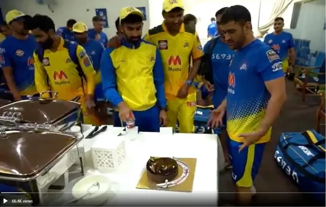 বিশ্বকাপ জয়ের জন্মদিনে কেক কাটলেন ধোনি