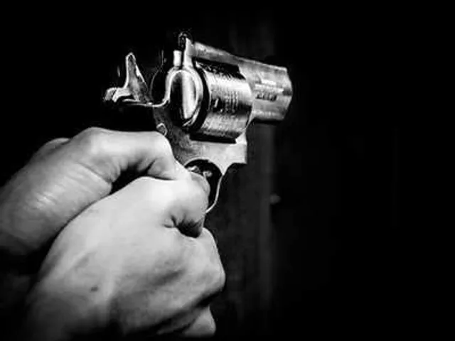 'কেজিএফ ২' দেখতে গিয়ে পাশের দর্শককে দুবার গুলি