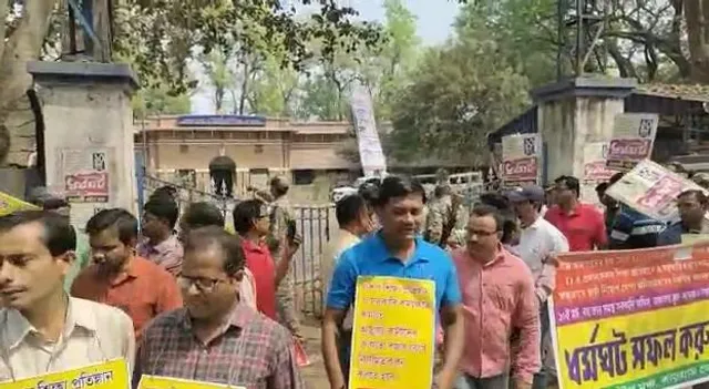 ৯ জন আটক আন্দোলনকারীর মুক্তির দাবিতে ঝাড়গ্রাম থানার সামনে বিক্ষোভ সংগ্রামী যৌথ মঞ্চের