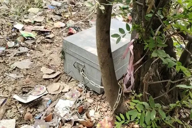 সন্দেহজনক বাক্স ঘিরে চাঞ্চল্য ছড়াল নিয়ামতপুরে