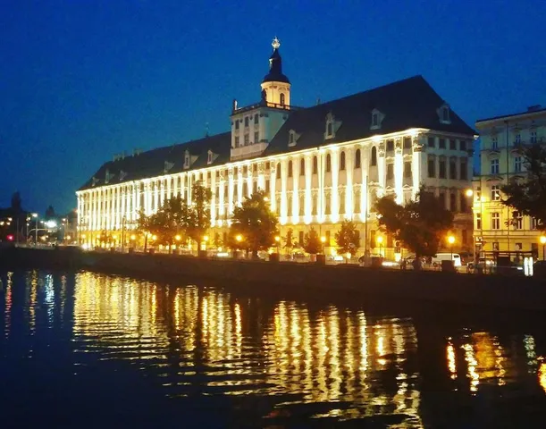 মনোরম পরিবেশে সেরা বিশ্ববিদ্যালয়ের মধ্যে এটি একটি