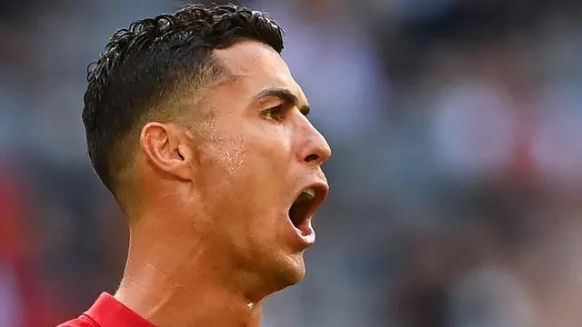 ম্যান ইউয়ের মান বাঁচল রোনাল্ডো ম্যাজিকে!