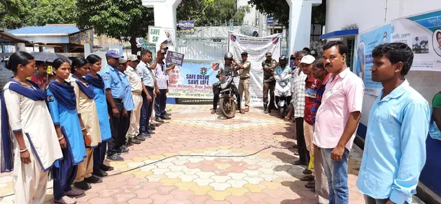 সাঁকরাইল থানার উদ্যোগে সেফ ড্রাইভ সেভ লাইফ কর্মসূচির আয়োজন করা হল