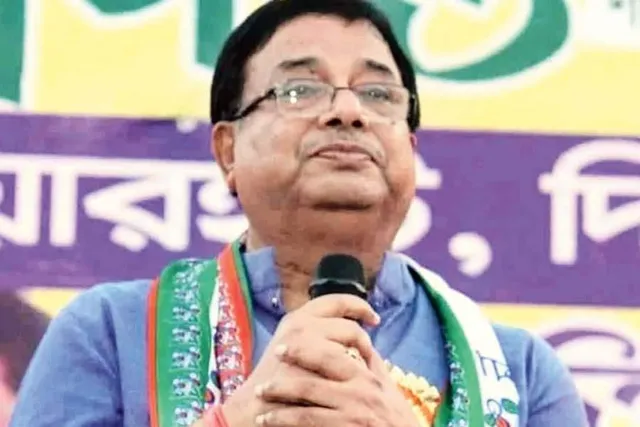 'রাস্তা না হলে ভোট নয়', গ্রামবাসীদের রোষের মুখে উদয়ন গুহ