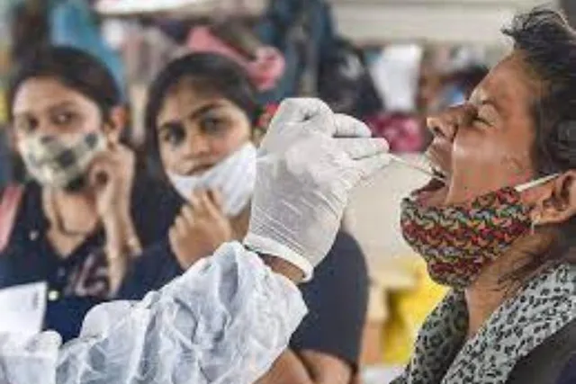 করোনা: সংখ্যা পেরিয়ে গেলো ১০০০! এবার চতুর্থ ঢেউ?