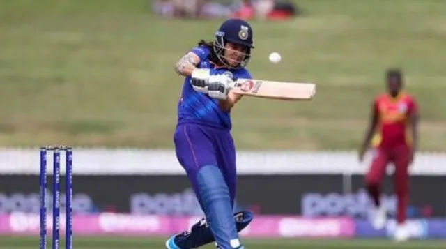 ১০০ রানের গণ্ডি টপকে গেল ভারত