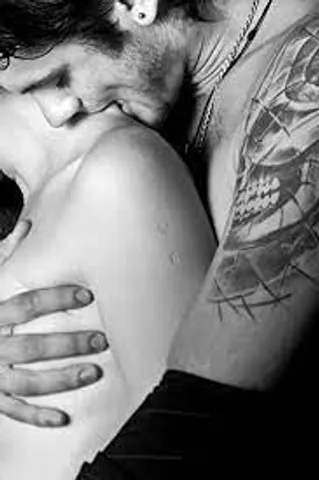 প্রেমিকাকে নিজের করে নিন