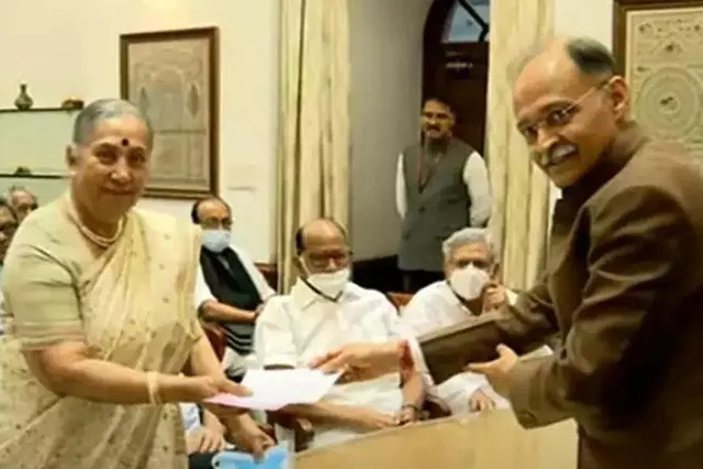 মনোনয়ন জমা দিলেন মার্গারেট আলভা