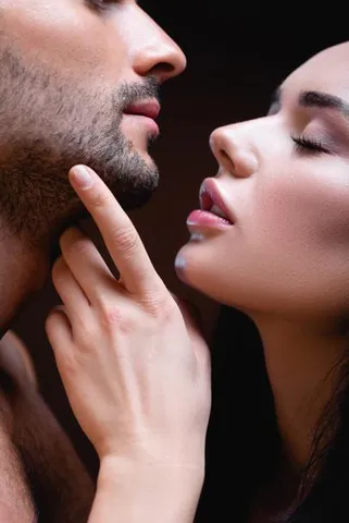 ভালবাসা যেন বিছানাতেও ফুটে ওঠে