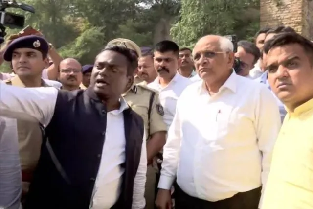 মরবিতে চলমান উদ্ধার অভিযানের পর্যালোচনা চালিয়ে যাচ্ছেন ভূপেন্দ্র প্যাটেল