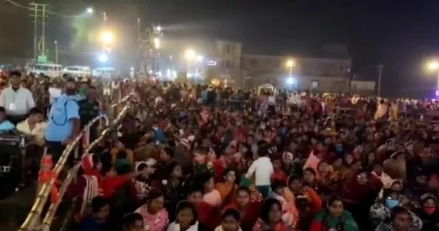 ঢিলছোড়া দূরত্বে বিগ বাজেটের দুটি জগদ্ধাত্রী পুজোর আয়োজন তৃণমূলের দুই গোষ্ঠীর, গোষ্ঠীদ্বন্দ্ব শাসকদলের মধ্যে