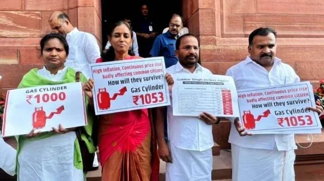 বাদল অধিবেশন থেকে সাসপেন্ড চার কংগ্রেস সাংসদ