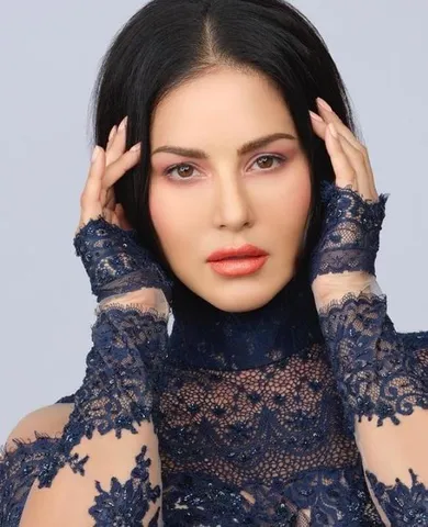 'জিন্না' থেকে সানি লিওনের ফার্স্ট লুক লঞ্চ করলেন বিষ্ণু মাঞ্চু