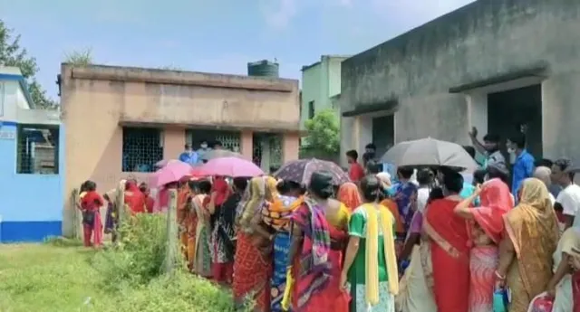 বিক্ষোভের জেরে বদলে গেল করোনা ভ্যাকসিনের তালিকা