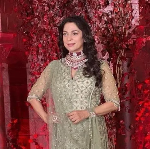 সোহা আলি খানের সঙ্গে ওটিটিতে ডেবিউ করবেন জুহি চাওলা