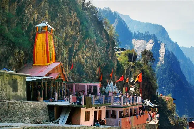 খুলছে যমুনোত্রী ধামের দরজা