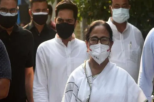 মুখ্যমন্ত্রীর নেতৃত্বে কালীঘাটে জরুরি বৈঠক শুরু