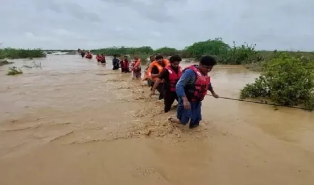 ভয়াবহ বন্যায় পাকিস্তানে পাঁচ শতাধিক মানুষের মৃত্যু