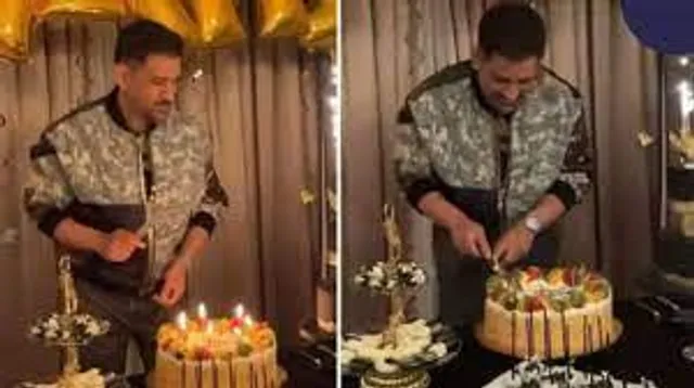 জন্মদিনের কেক কাটছেন মহেন্দ্র সিং ধোনি