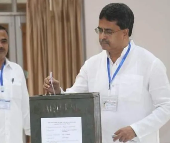 ভোট দান করলেন মুখ্যমন্ত্রী