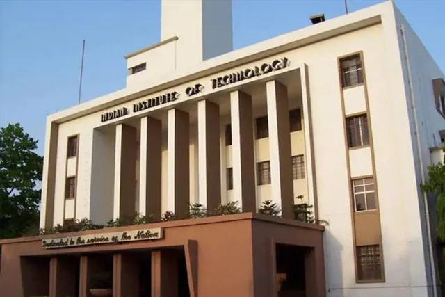 খড়গপুর আইআইটিতে  এক ছাত্রের মৃত্যুর ঘটনায়  ডিরেক্টরকে বরখাস্ত করল আদালত