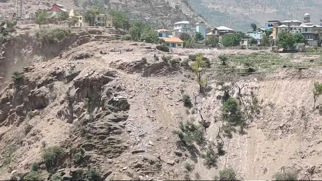 উপত্যকায় ভূমিধসে মৃত্যু চারজনের, উদ্ধার ৬