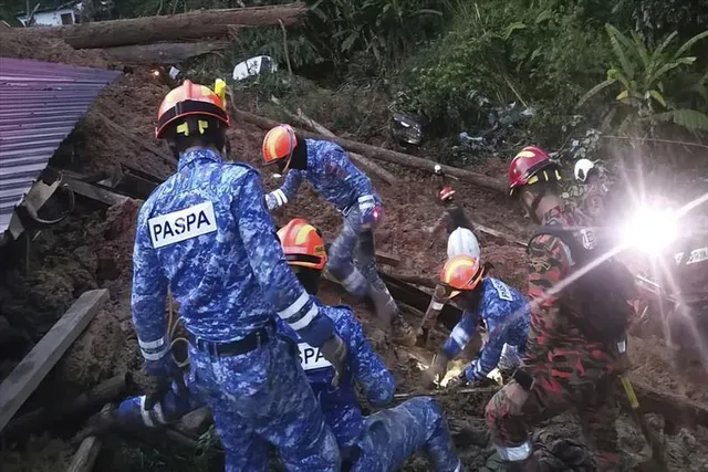 মালয়েশিয়ায় ভূমিধসে নিহত বেড়ে ১৬