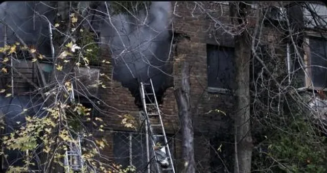 বাসিন্দাদের আশ্রয়কেন্দ্রে থাকার নির্দেশ দিয়েছেন লভিভ মেয়র