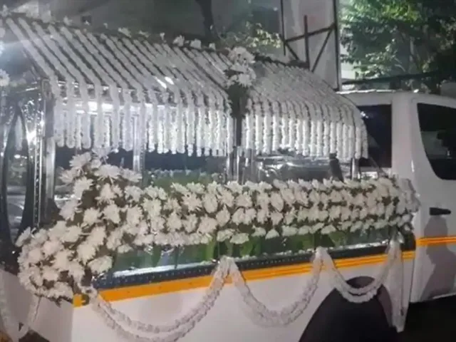 নিমতলা শ্মশানে  সাধন পাণ্ডের মরদেহ