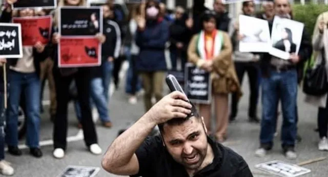 নারী-নেতৃত্বাধীন বিক্ষোভকে নিয়ন্ত্রণ করার জন্য সংগ্রাম করছে নিরাপত্তা বাহিনী