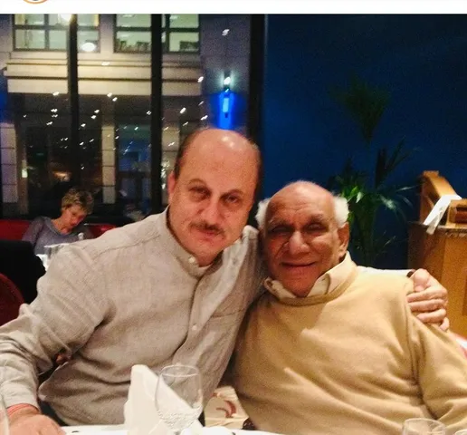 স্মৃতিচারণায় অনুপম খেড়