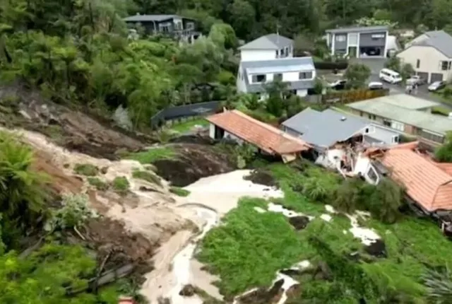 নিউজিল্যান্ডে ঘূর্ণিঝড়ে মৃতের সংখ্যা বেড়ে ৯