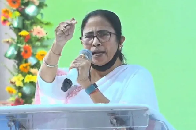 পুলিশের ভুল ছিল, প্রকাশ্যে বললেন মমতা