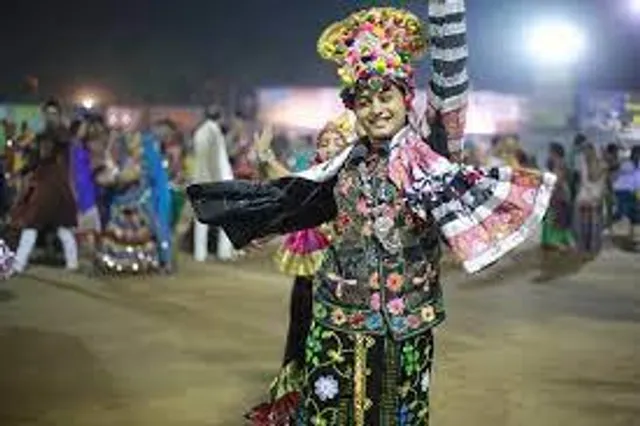 ৪০০ বছরের পুরানো সংস্কৃতি বজায়ে মহিলা ও পুরুষেরা