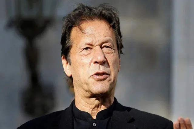 ইমরানের ইস্তফার জল্পনার মাঝেই ইঙ্গিতপূর্ণ মন্তব্য পাক মন্ত্রীর