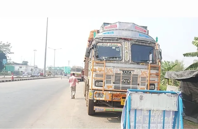 নাকা চেকিংয়ে ধরা পড়লো ওভার লোডিং লরি