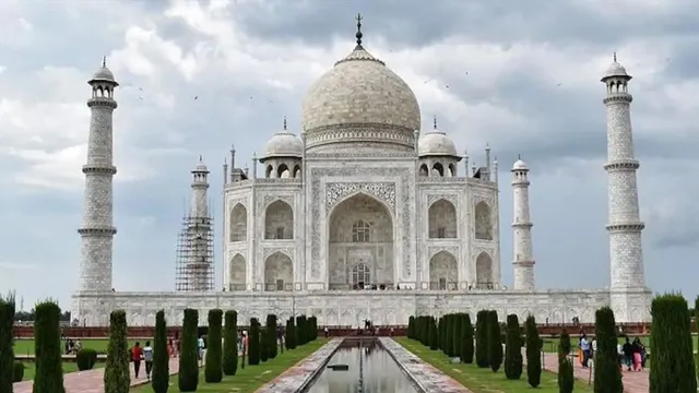 তাজমহলের বন্ধ দরজা খোলার আবেদন