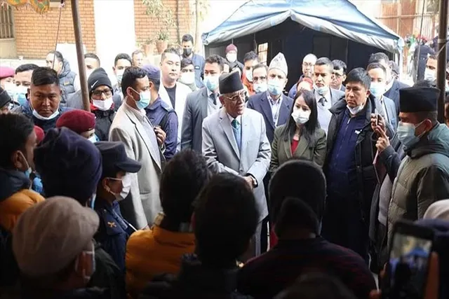 কাঠমান্ডুতে হতাহতদের পরিবারের সঙ্গে দেখা করলেন নেপালের প্রধানমন্ত্রী