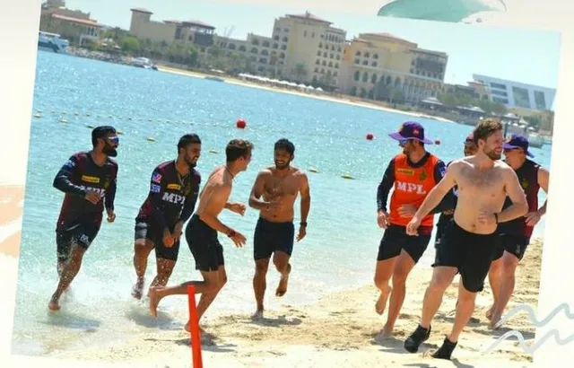 সমুদ্রসৈকতে সময় কাটালেন কেকেআরের তারকা প্লেয়াররা, দেখুন ছবি