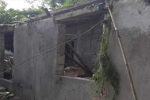 বিস্ফোরণে উড়লো বাড়ির একাংশ