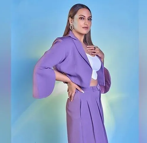 নিজের ভাইয়ের প্রথম পরিচালনায় দেখা যাবে সোনাক্ষী সিনহাকে