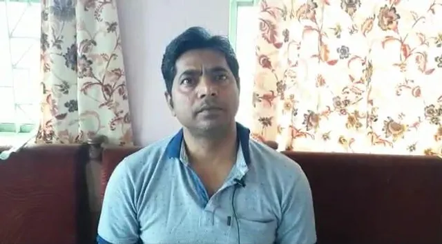 বেতনের দাবিতে বিক্ষোভ অস্থায়ী পৌর কর্মীদের, শুনুন পৌরসভার চেয়ারম্যানের বক্তব্য