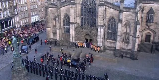 রানী এলিজাবেথকে সম্মান জানিয়ে স্কটিশ পার্লামেন্টে নীরবতার মুহূর্ত