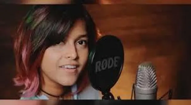 বলিউড ডেবিউ মানিকে মাগে হিঠে গায়িকার